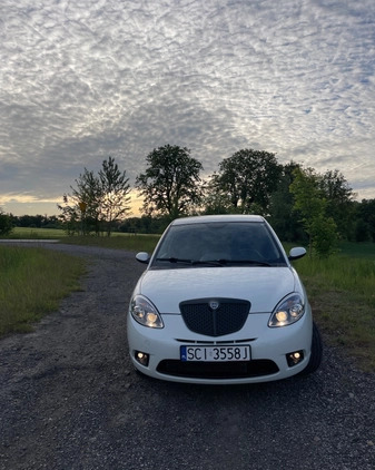 Lancia Ypsilon cena 18000 przebieg: 185500, rok produkcji 2007 z Praszka małe 211